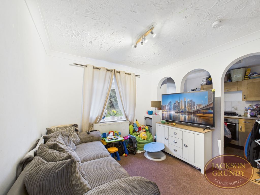 Property photo 2 of 11 Longford Avenue