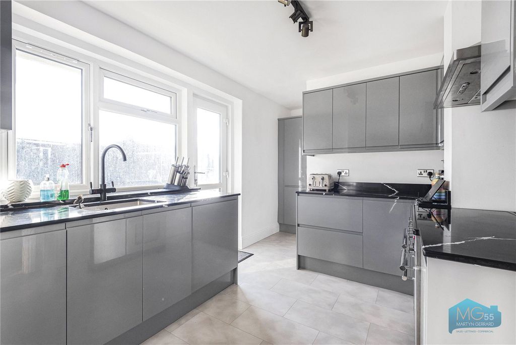 Property photo 3 of 18 Picture No. 01