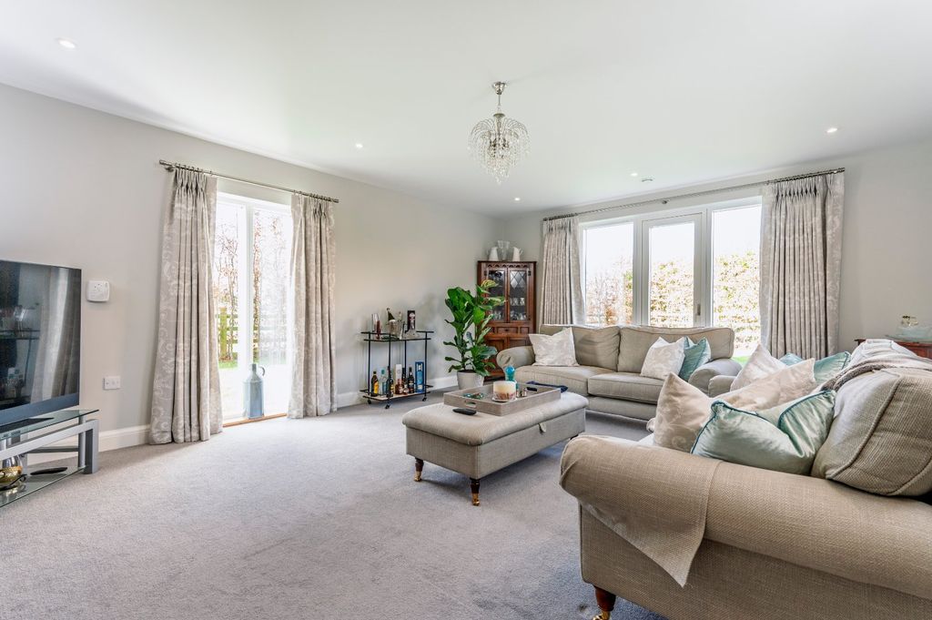 Property photo 3 of 23 Picture No. 22