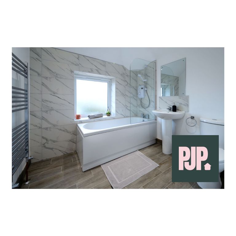 Property photo 3 of 7 A Spacious And Beautifully Designed Bathroom Featu...