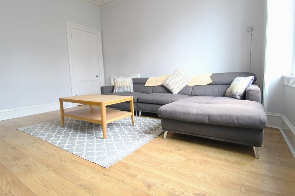 Property photo 3 of 11 Lounge Alt 2