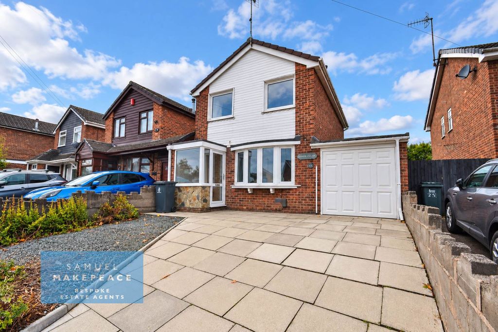 Property photo 1 of 33 Fully Renovated Three Bedroom Detached Property With Integral Garage