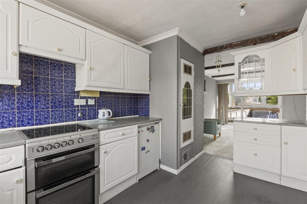 Property photo 2 of 17 4