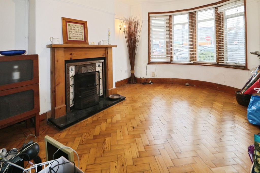 Property photo 2 of 18