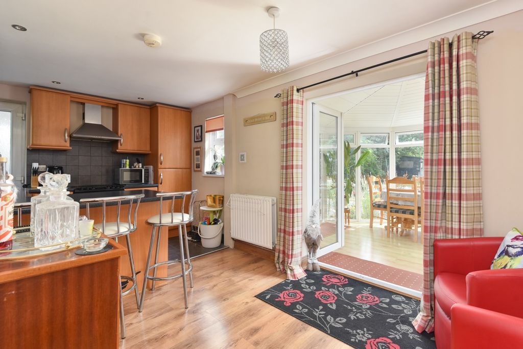 Property photo 2 of 18 1761033