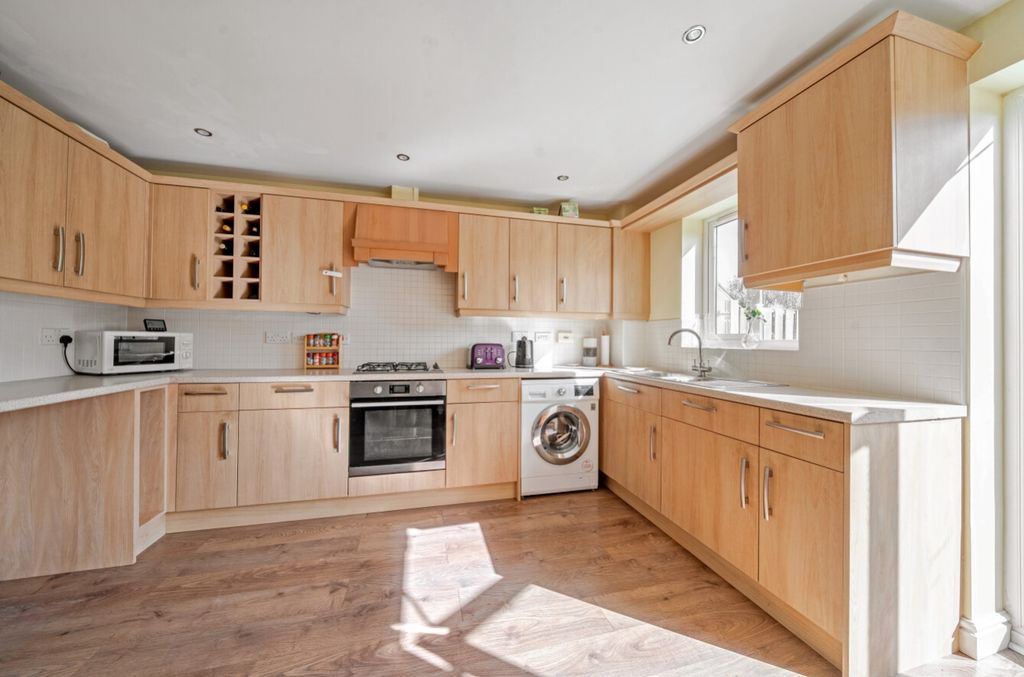 Property photo 2 of 16 Kitchen