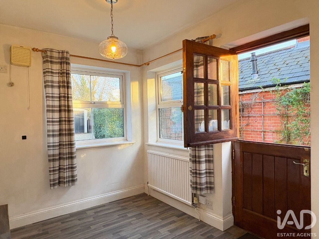 Property photo 2 of 28