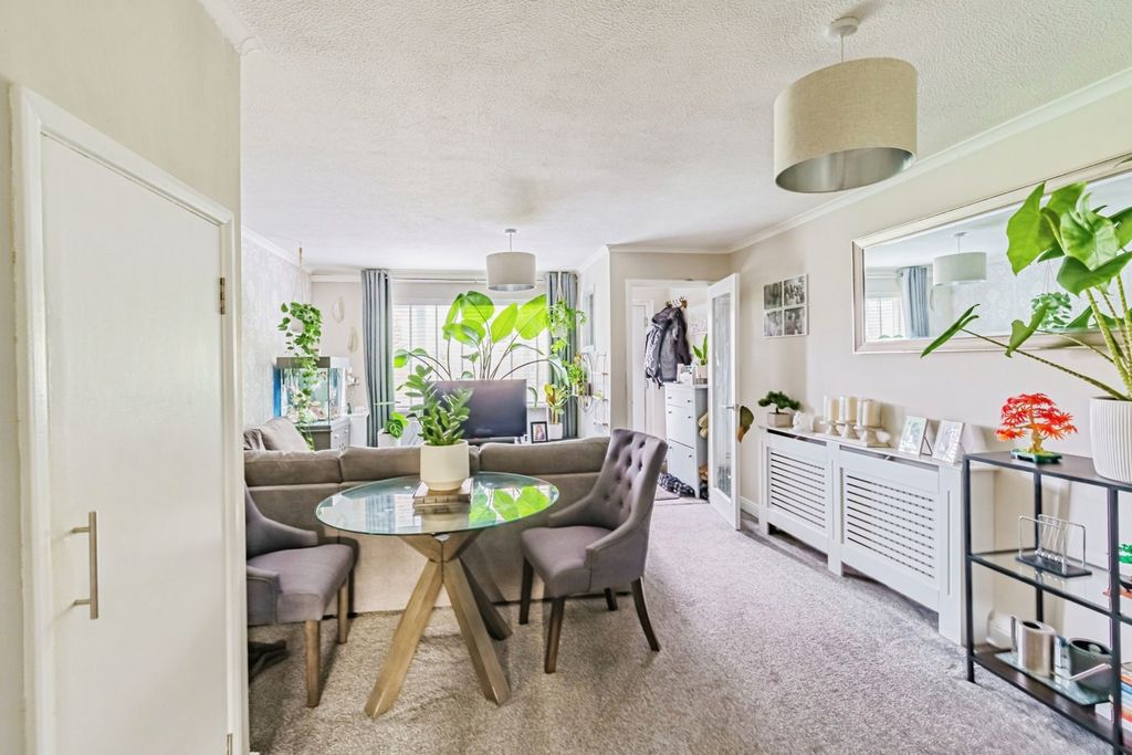 Property photo 3 of 17 Photo