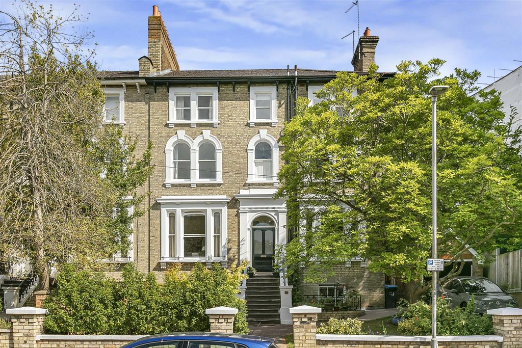 Property photo 1 of 18