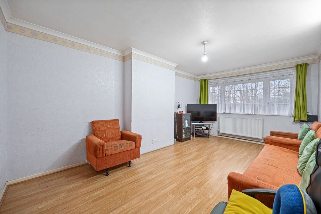 Property photo 3 of 10 9