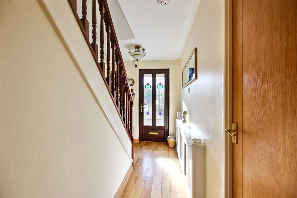 Property photo 2 of 40 Entrance Hall_2.Jpeg