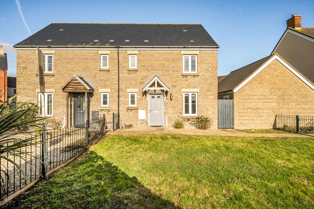 Property photo 2 of 21