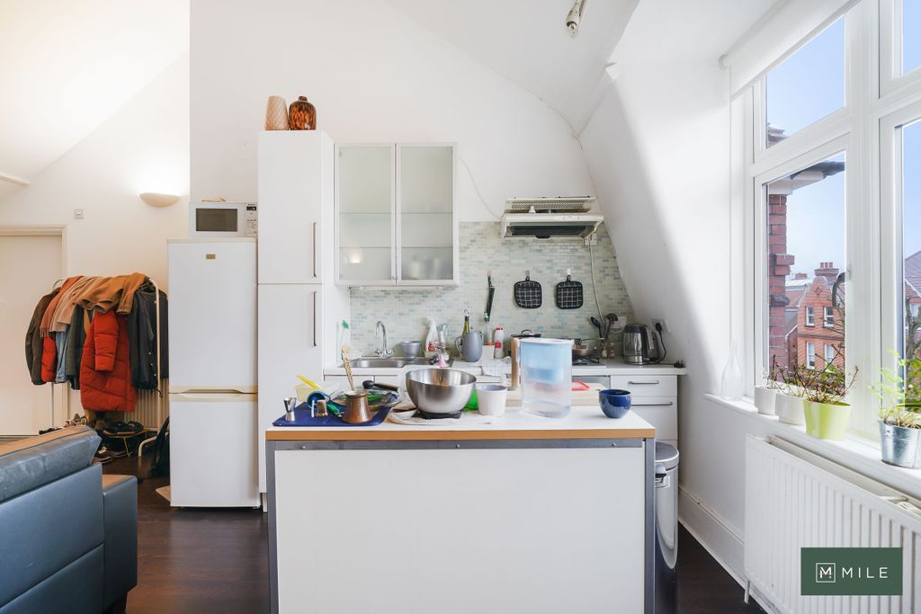 Property photo 2 of 13 Flat 5, 3 Fawley Road - P6S0Fpbfmigcgeao4Lb2