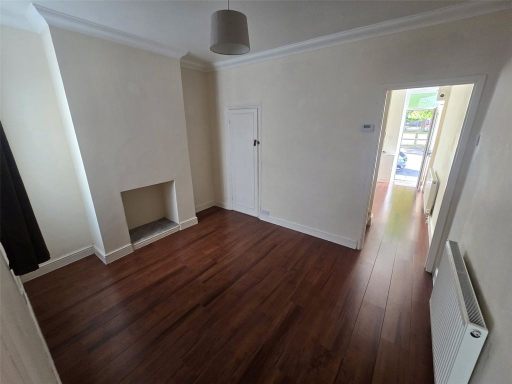 Property photo 2 of 12 Picture No. 03
