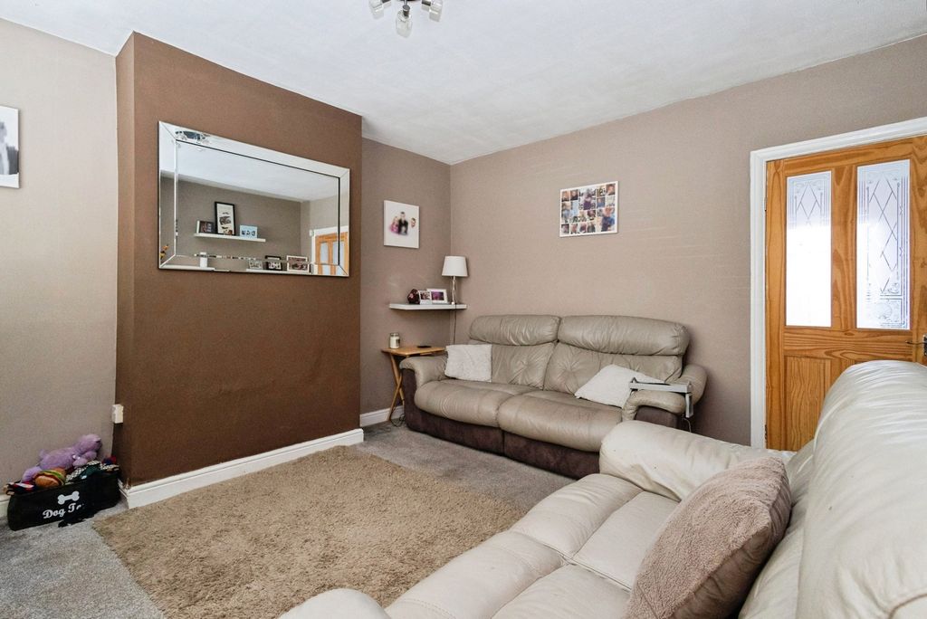 Property photo 3 of 19 Pbox-Img.Jpg