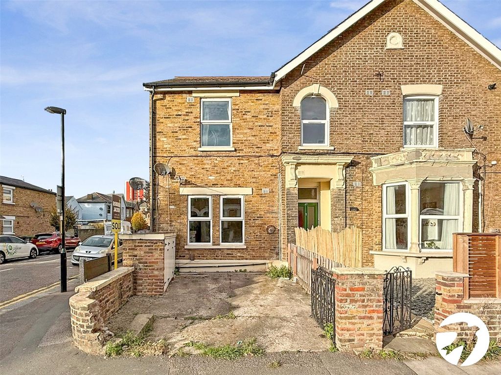 Property photo 1 of 9 External