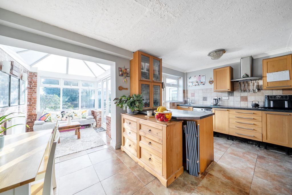 Property photo 3 of 9 1383227-17-6929d02Cef7Ab