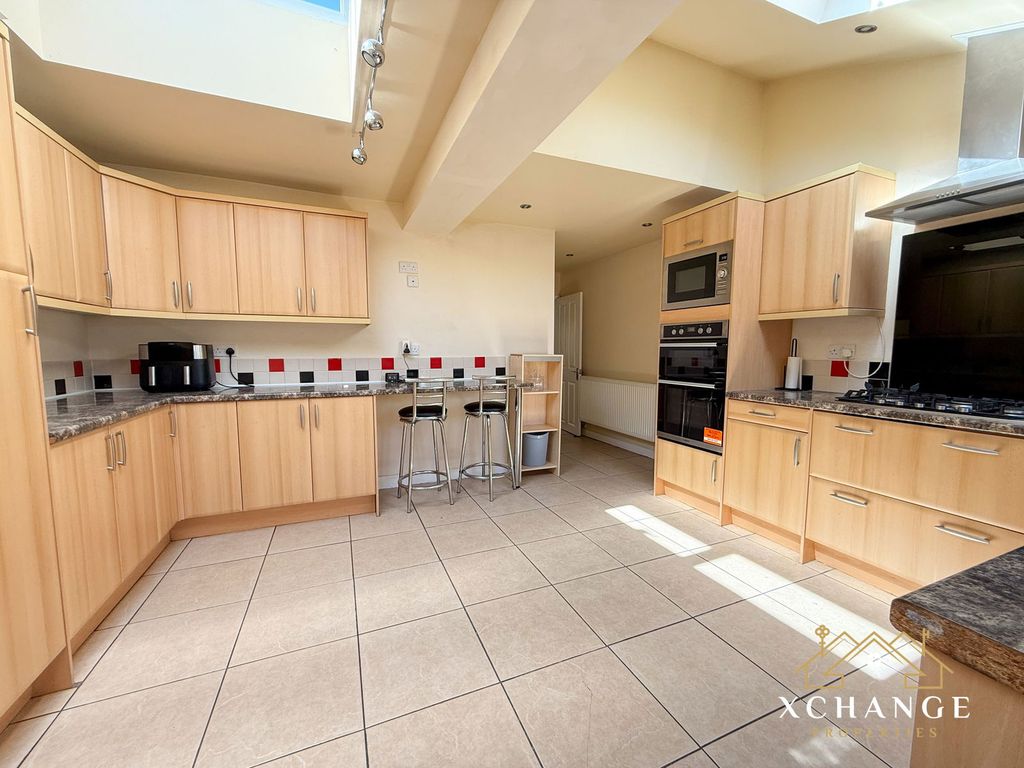 Property photo 2 of 28