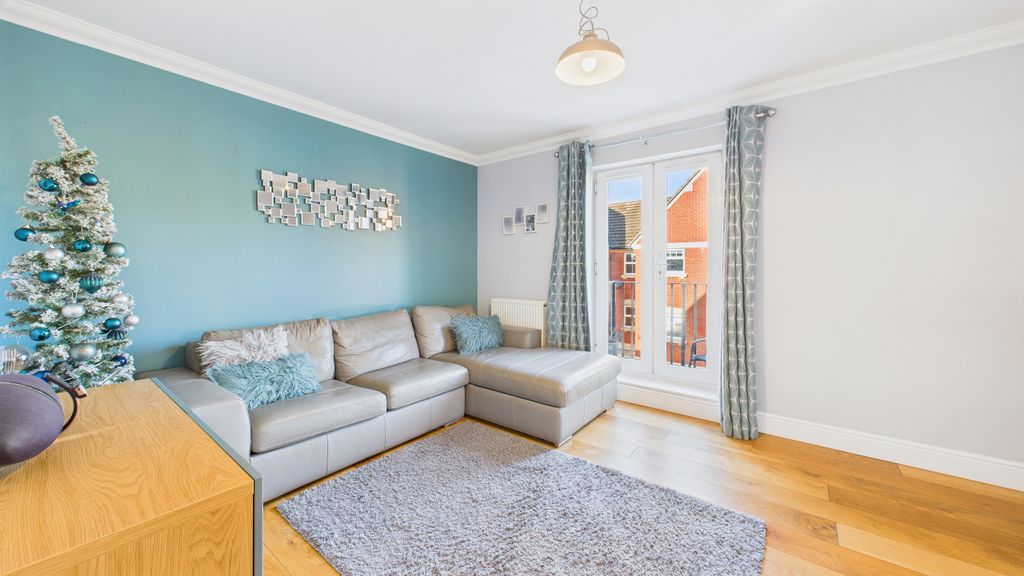 Property photo 3 of 12 Cam04968G0-Pr0083-Still007