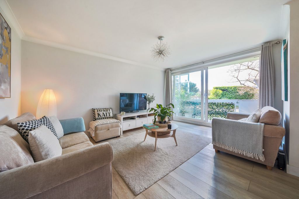 Property photo 2 of 17 Sitting Room