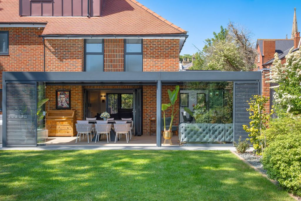 Property photo 2 of 32