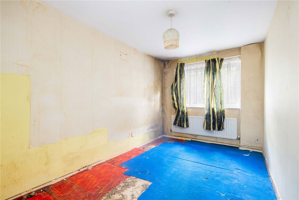 Property photo 3 of 7 Bedroom One