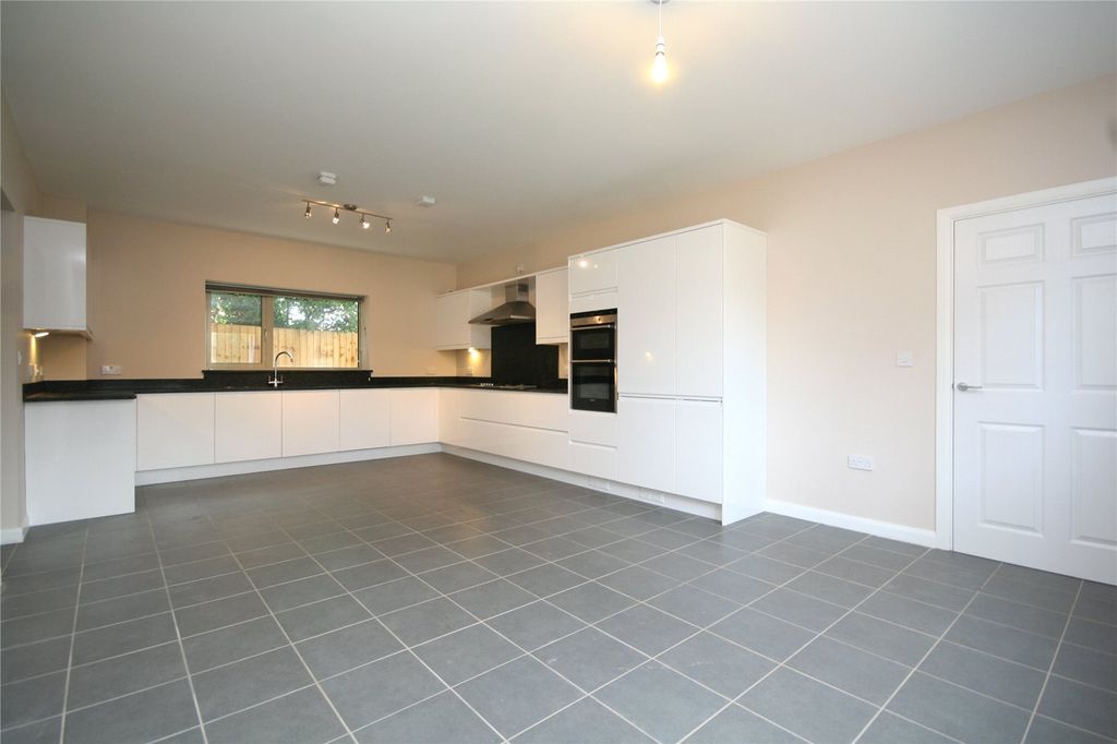 Property photo 1 of 32 Picture No. 09