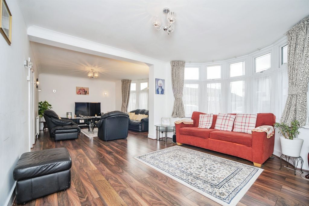 Property photo 3 of 31