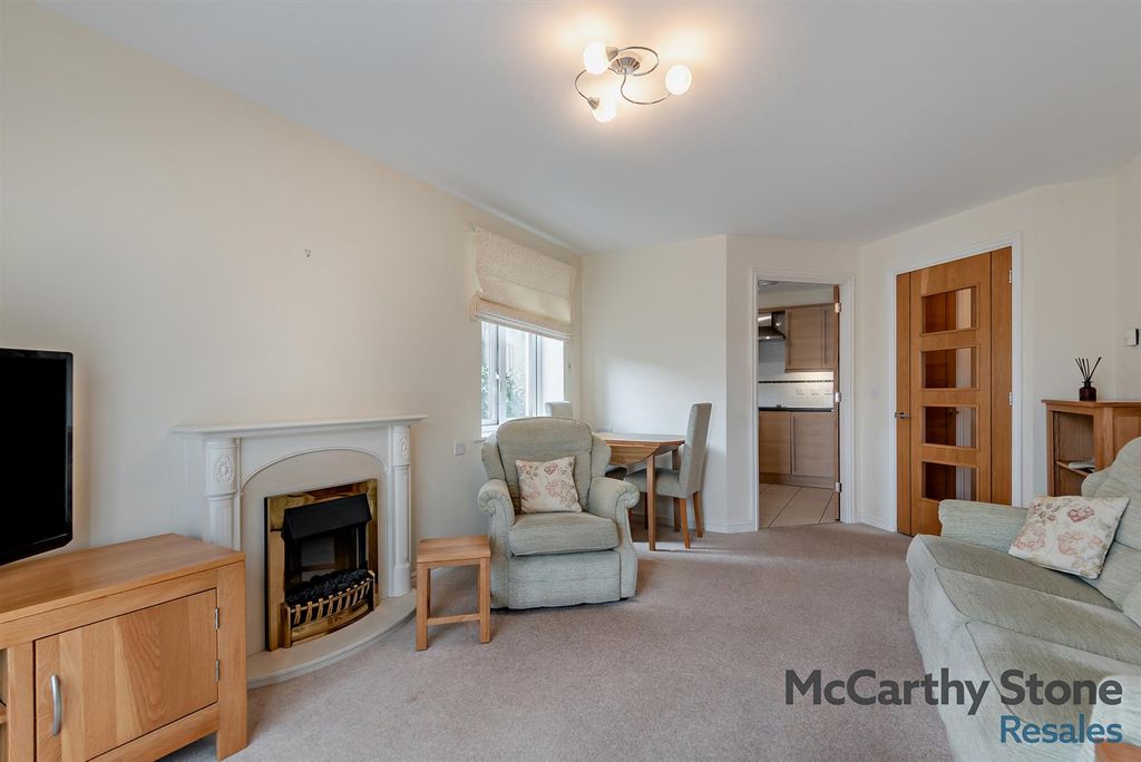 Property photo 2 of 11 8637764-Interior12-800.Jpg