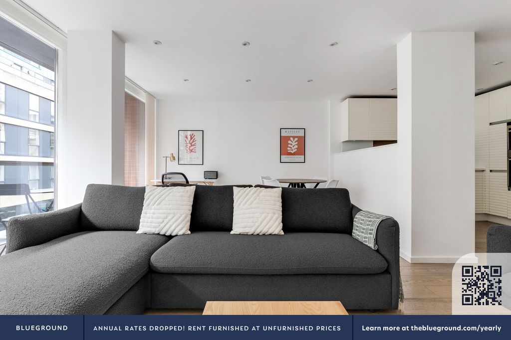 Property photo 3 of 25 Living Room