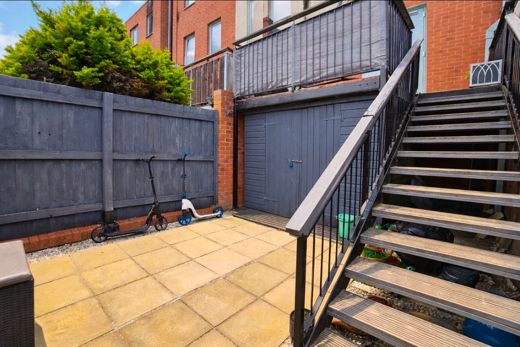 Property photo 2 of 14 Garden