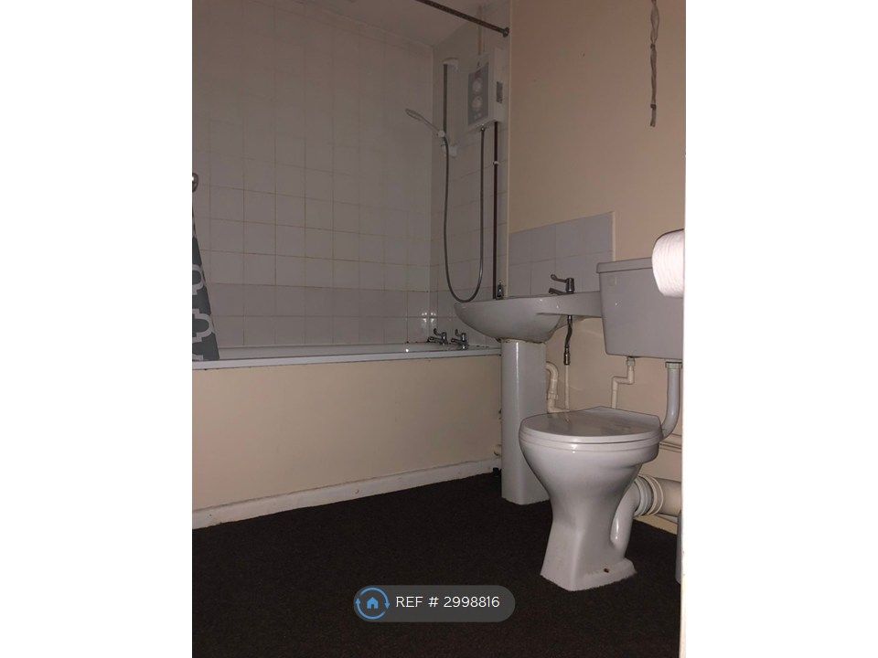 Property photo 3 of 5 Bathroom