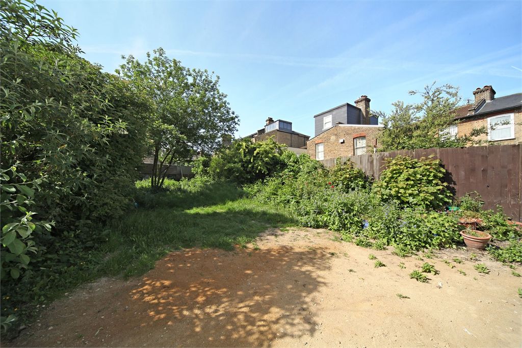 Property photo 3 of 6 Photograph 6