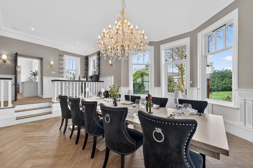 Property photo 2 of 54