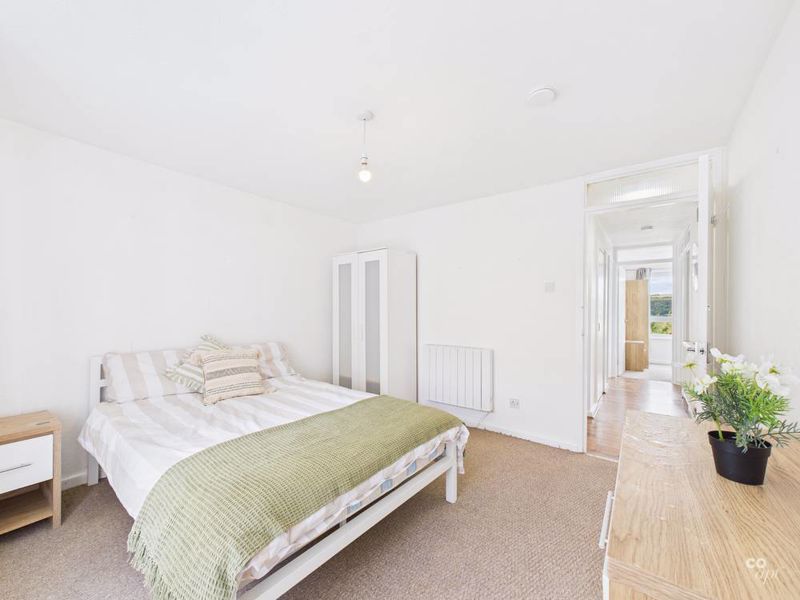 Property photo 2 of 8 Bed