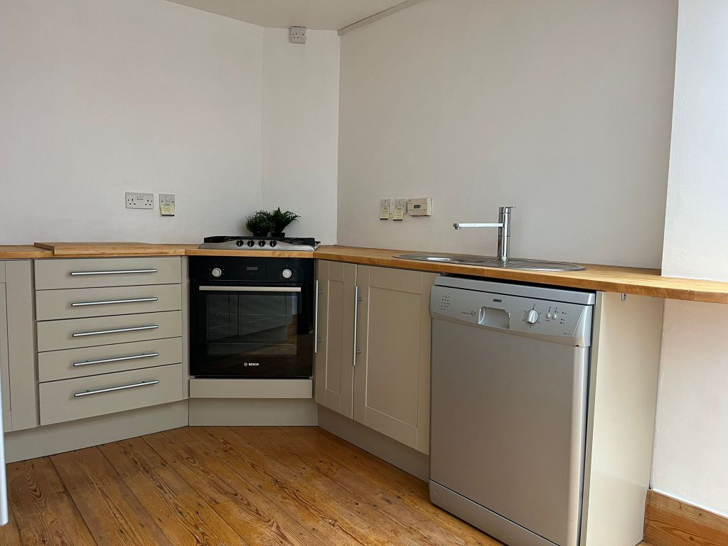 Property photo 3 of 27