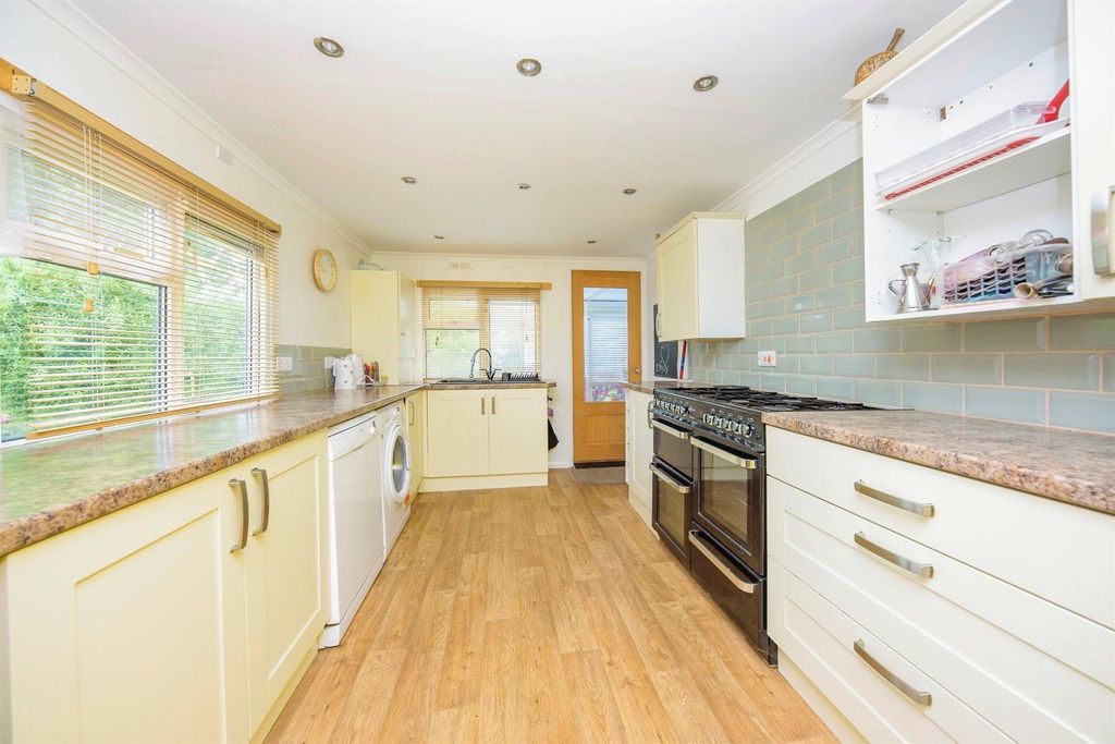Property photo 2 of 13