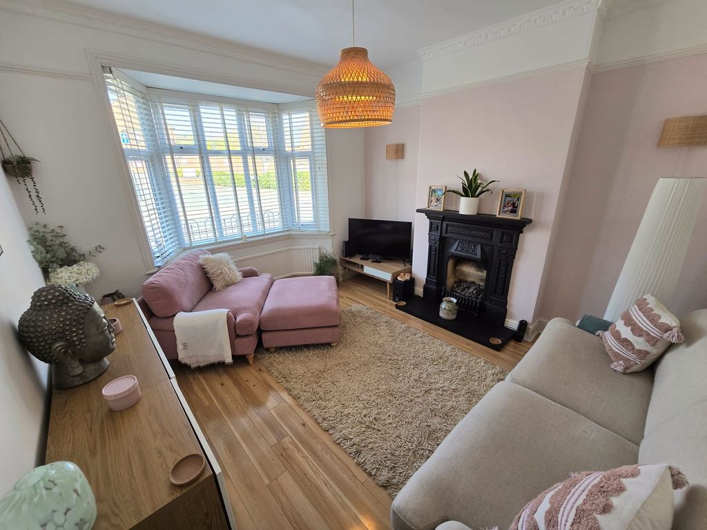 Property photo 2 of 17 Lounge A