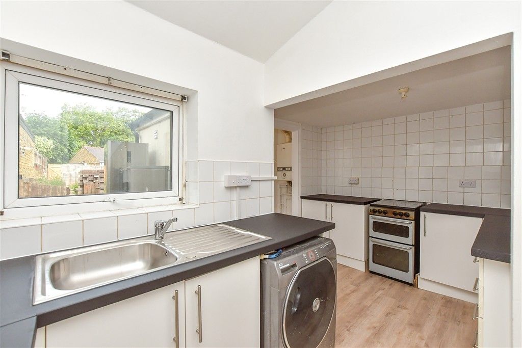 Property photo 3 of 10 Kitchen