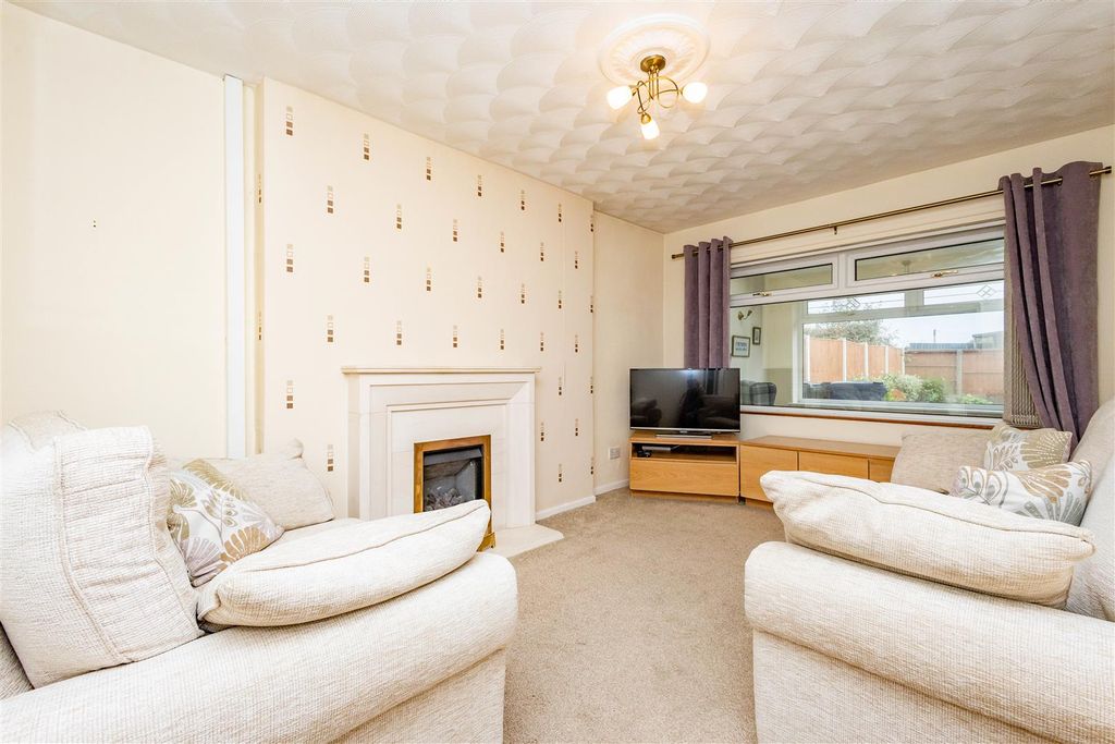 Property photo 2 of 20 Lounge