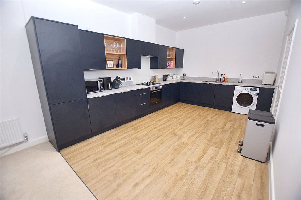 Property photo 3 of 23 Kitchen Area