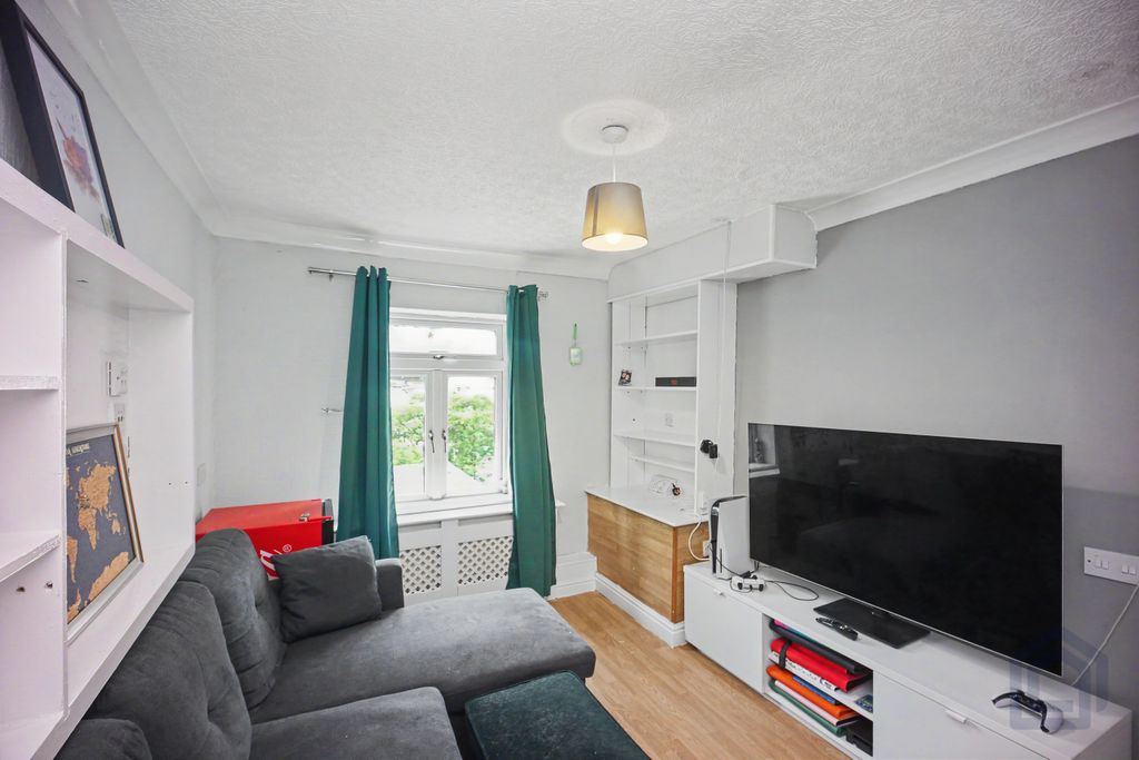 Property photo 2 of 22