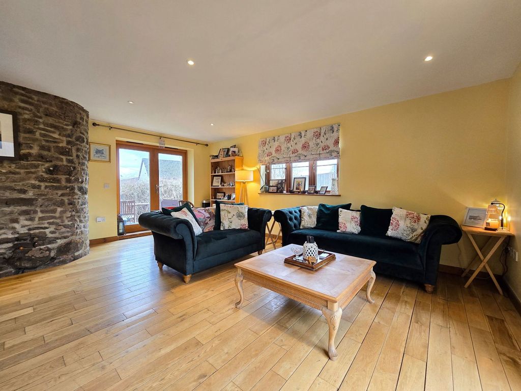Property photo 2 of 30
