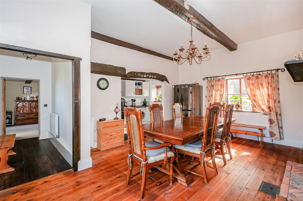 Property photo 3 of 26 Hall Barn Cottage20.Jpg