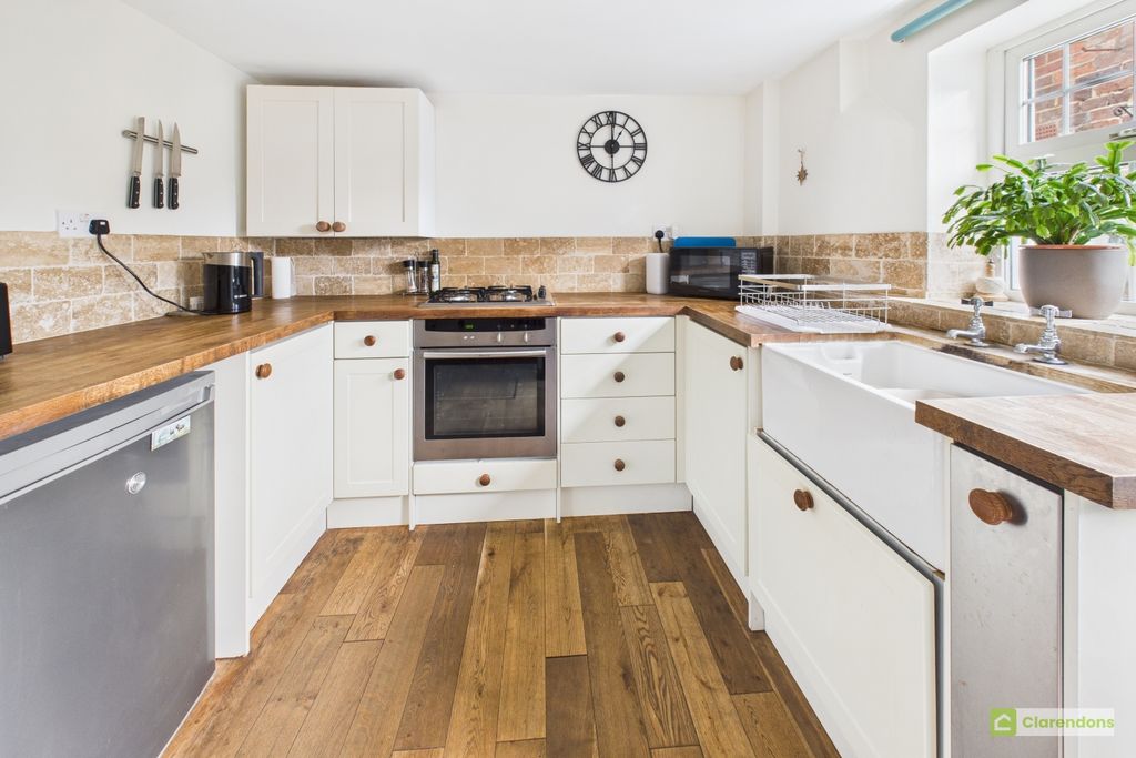 Property photo 3 of 14 Cam02528G0-Pr0427-Still008