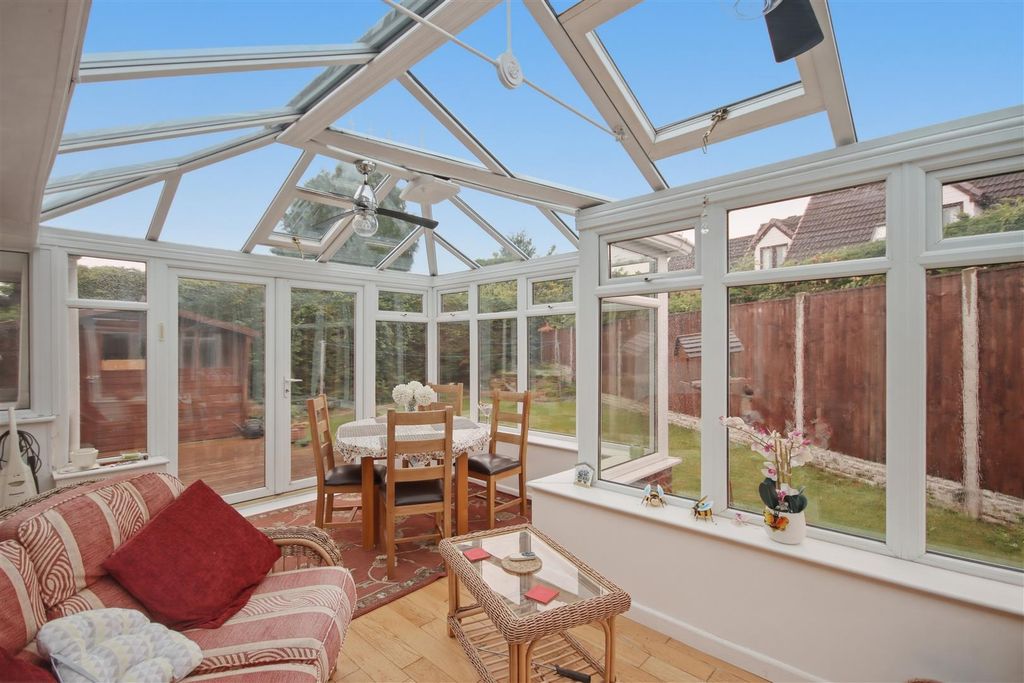 Property photo 3 of 21 Conservatory