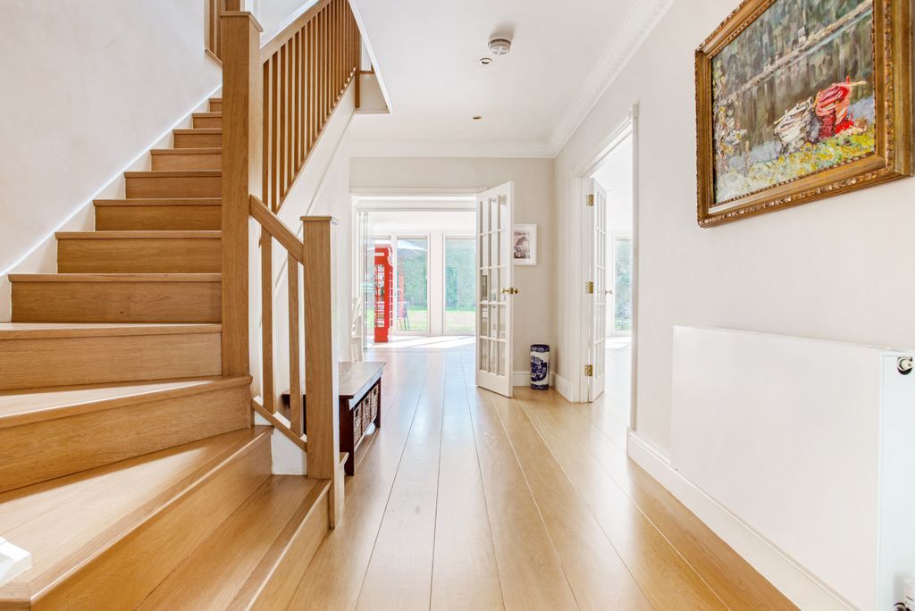 Property photo 2 of 8 1 Sandringham Park 3