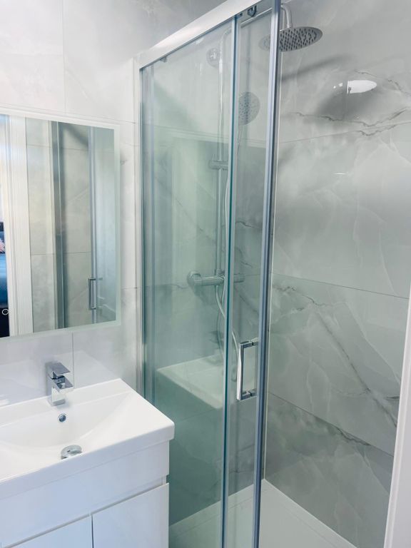 Property photo 2 of 4 En-Suite Bathroom 