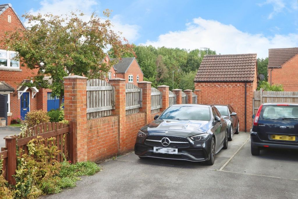 Property photo 2 of 14 Parking.Jpg