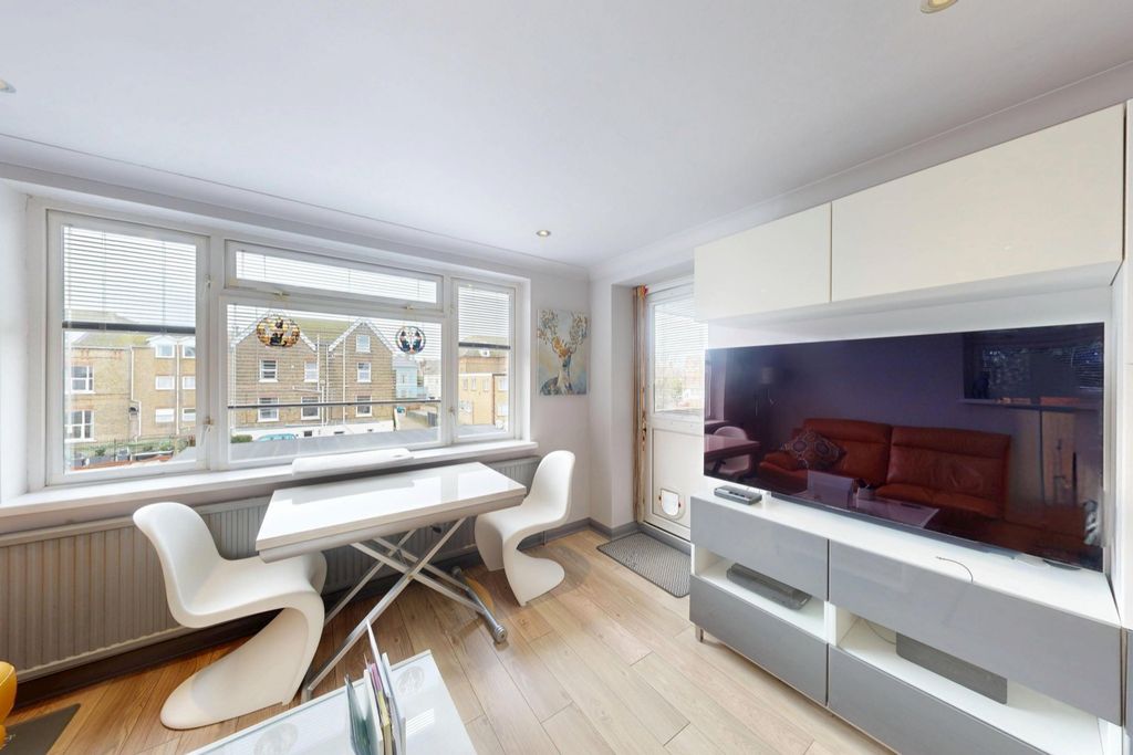 Property photo 3 of 12 Picture 3